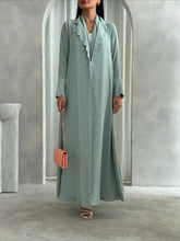 Amna in Sage