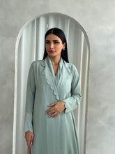 Amna in Sage