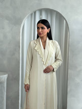 Amna in Beige