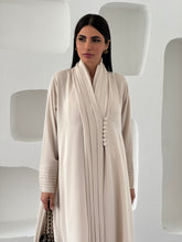 Lama in Beige