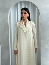 Amna in Beige