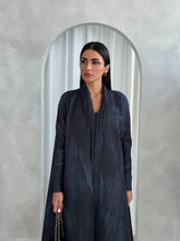 Winter Waves in Navy-Black