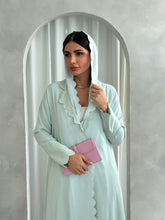 Amna in Mint