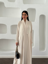Lama in Beige