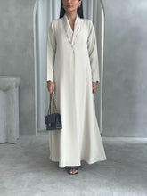 Najla in Beige