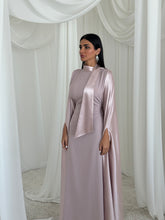 Shaikha in Mauve