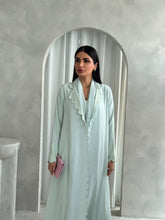 Amna in Mint