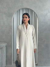 Najla in Beige